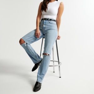 Abercrombie Curve Love Ultra High Rise 90’s Jean (Short)